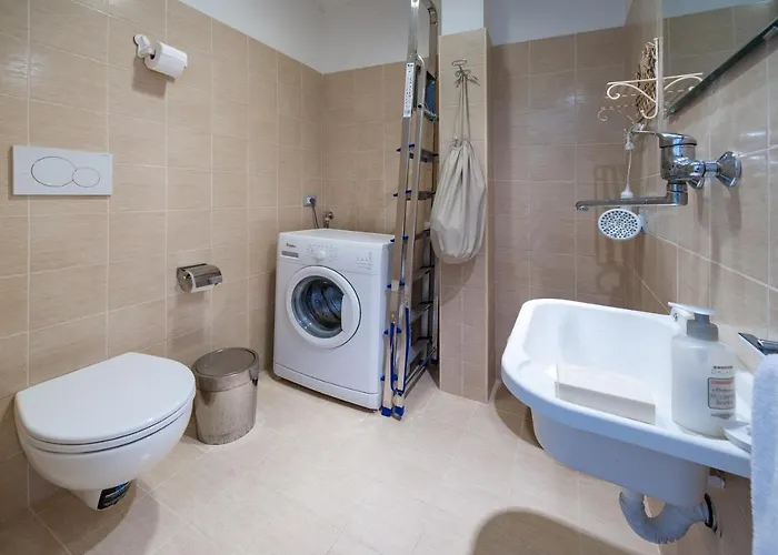 Via Cavour Affittacamere 4*