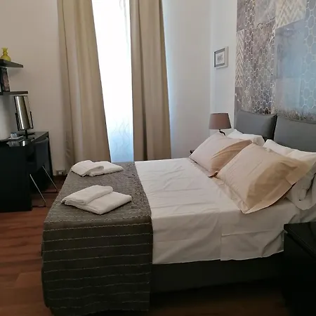 בית הארחה Monticello Via Cavour 3*